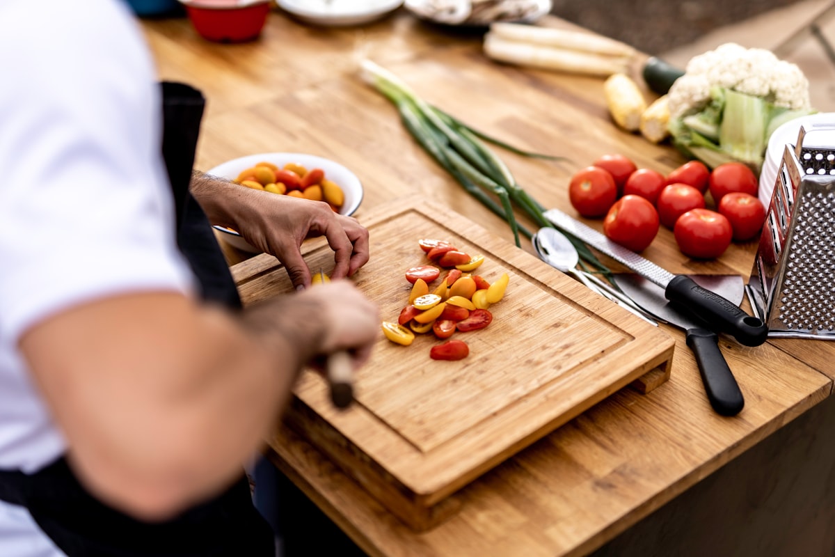 Balanced dinner plate with grains, vegetables, and protein